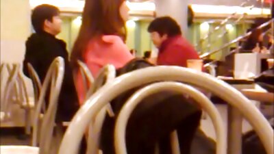 یک بلوند داستانهای سکس مادروپسر با الاغ گرد داغ و سینه های بزرگ روی صندلی لعنتی است