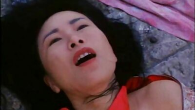 دنی دی با یک عروسک زیبا و جوان ملاقات می کند و نمی تواند جلوی داستانهای سکس مادروپسر او مقاومت کند